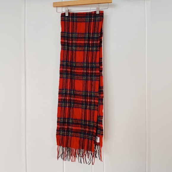 Edinburg 100% Lambswool Tartan Red Green Black Plaid Fringed Scarf - Picture 5 of 5